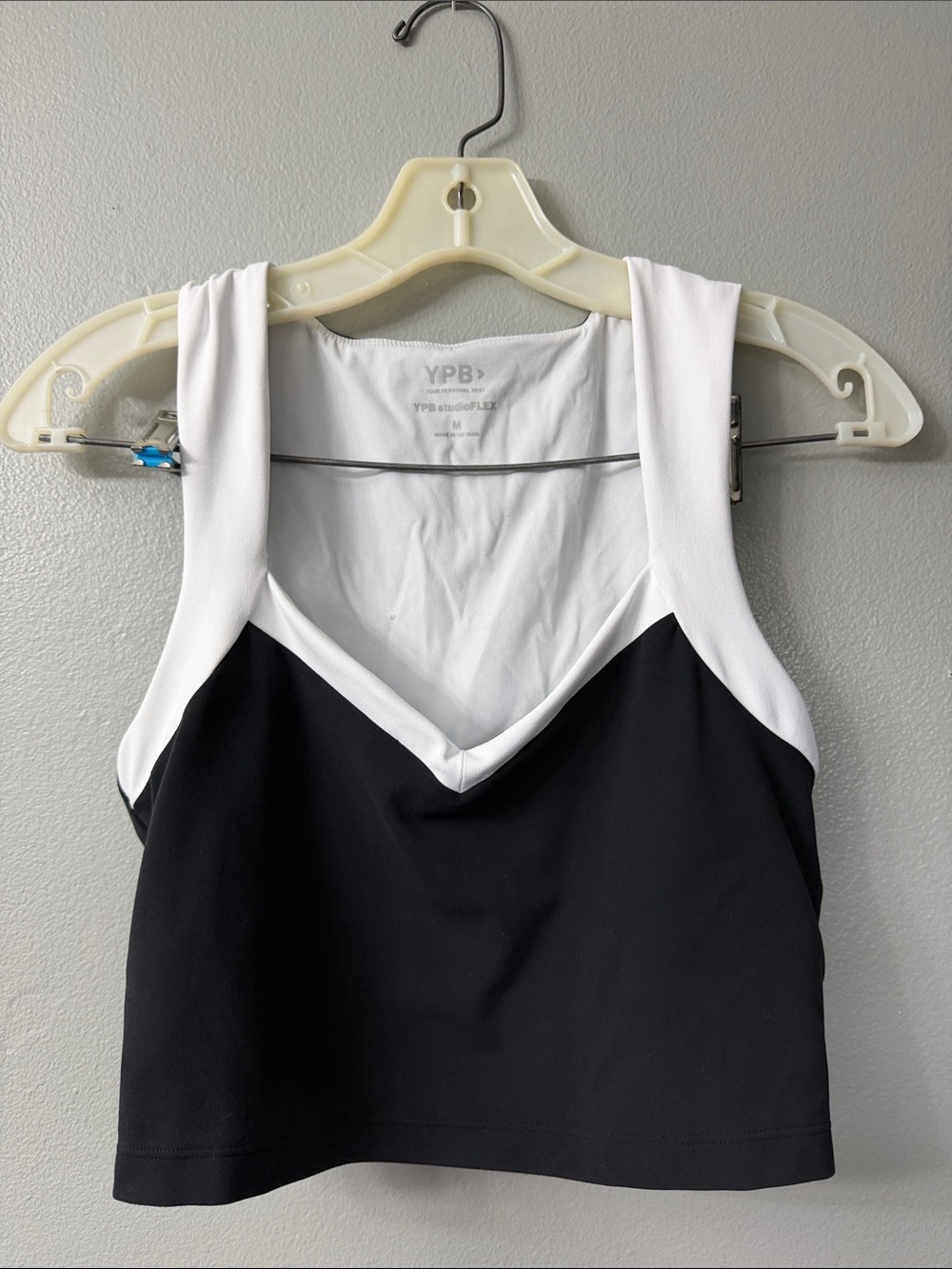 Abercrombie & Fitch YPB studioFLEX portrait tank in black and white medium